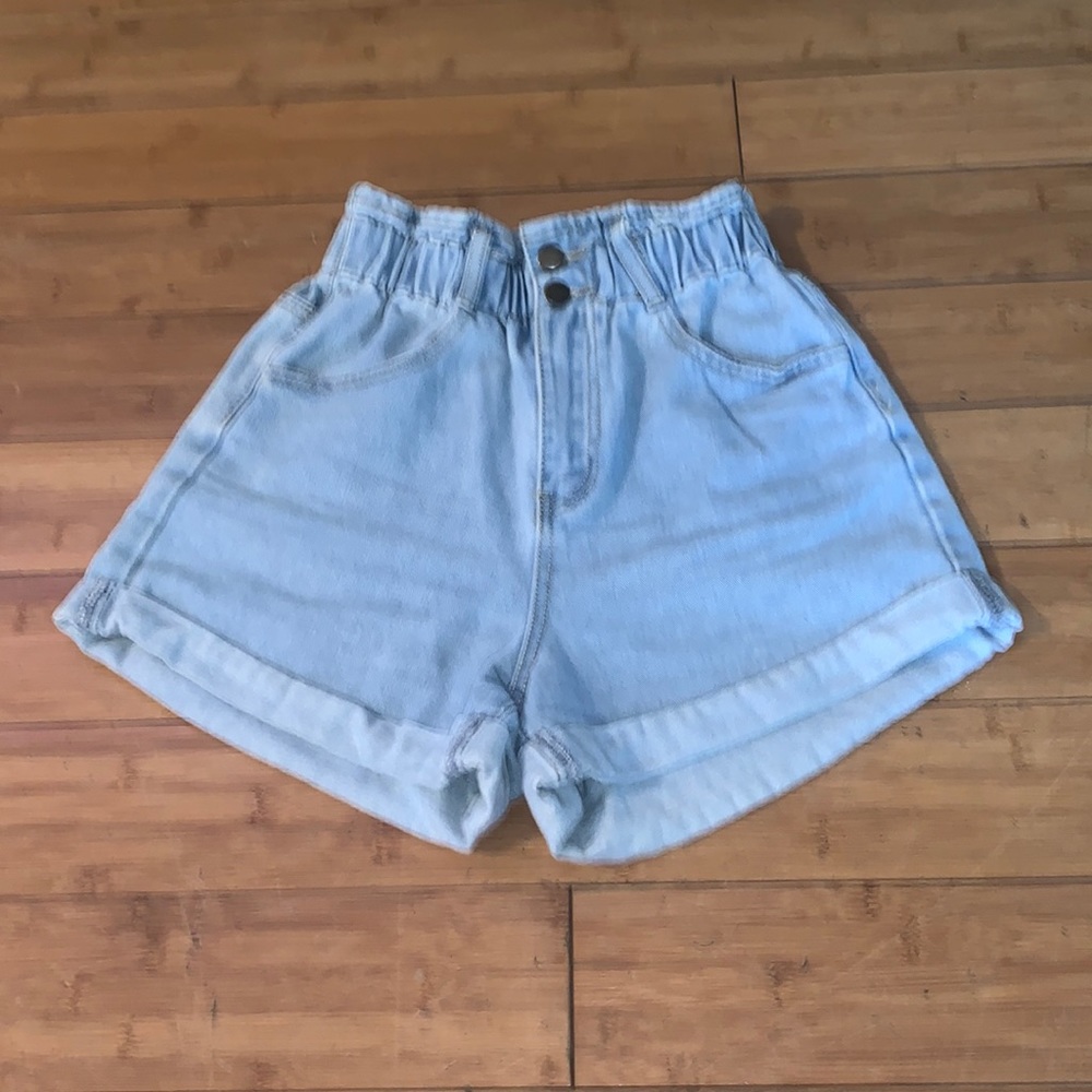 HIGH WAIST SHORTS